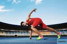 后卫关键拦截，守住关键领先