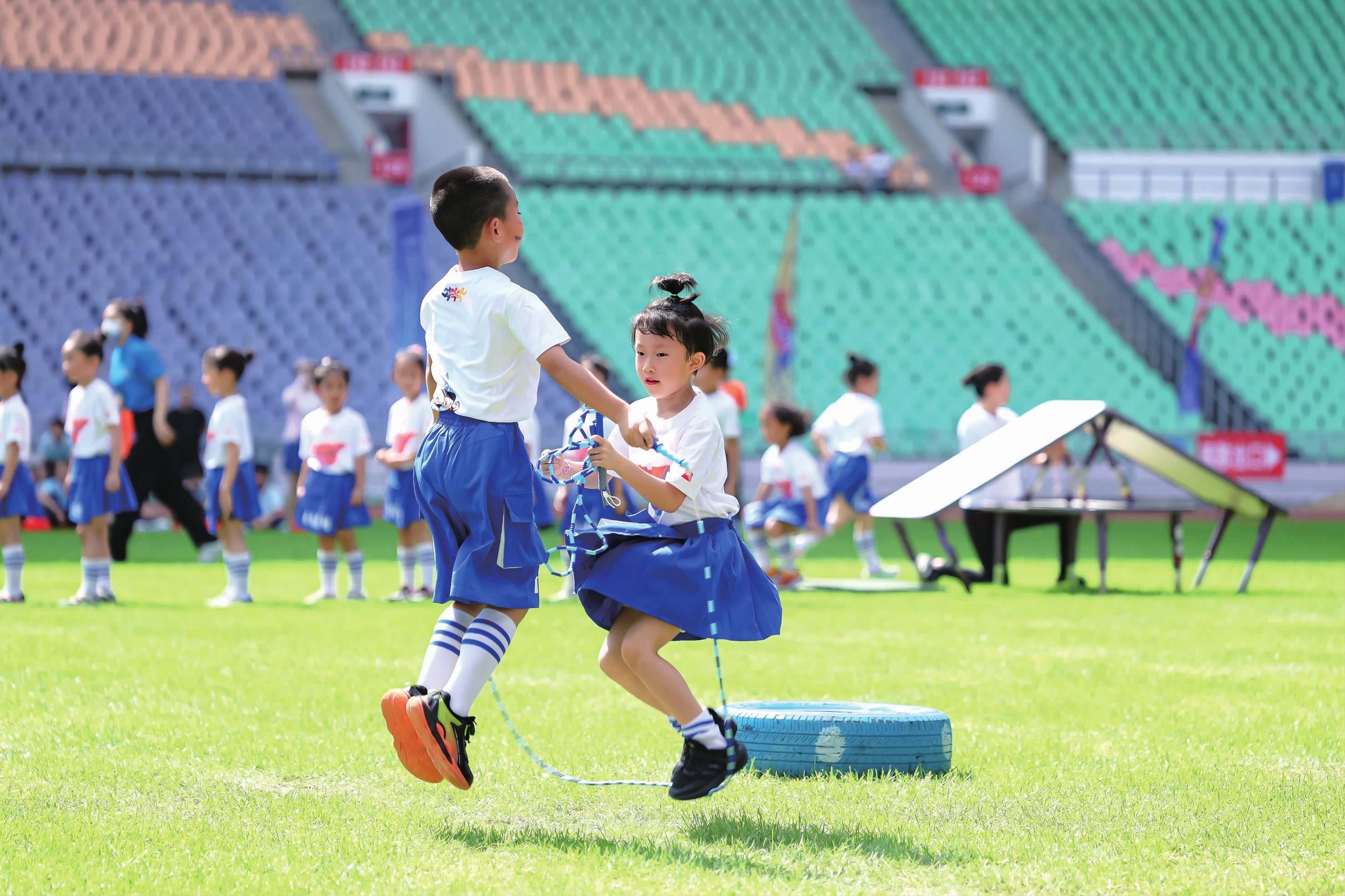 美记：活塞有意得到浓眉，可提供艾维&哈里斯&选秀权筹码